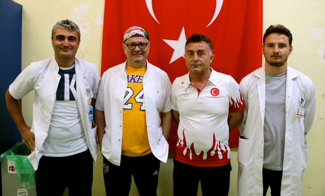 Eskişehir'de doktorlar günün stresini boks yaparak atıyor